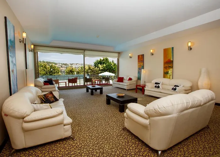 Готель Suena Чешме