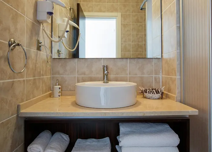 Готель Suena Чешме